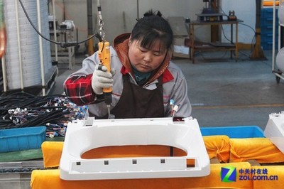 謹(jǐn)小慎微，波輪機(jī)蓋安裝不馬虎——帝度BCD-603WD冰箱專業(yè)安裝體驗(yàn)